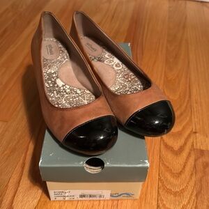 SoftWalk Napa Luggage/Black Women’s size 8